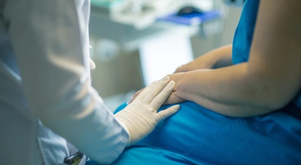 اصيبت بالسرطان و منحت اقل من سنة للعيش لكن تجربة سريرية لعلاج جديد انقذتها